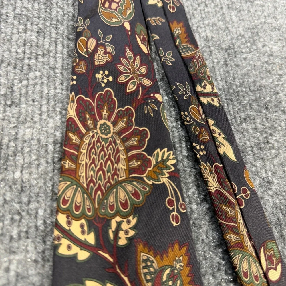 Preppy Silk Accents Mens 100% Silk Floral Paisley Necktie Burgundy Luxury